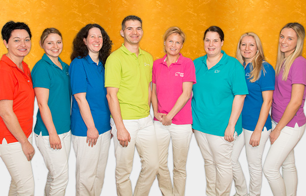 Teamfoto Praxis Dr. med. dent. Steffen Pfleger Hirschaid Sassanfahrt